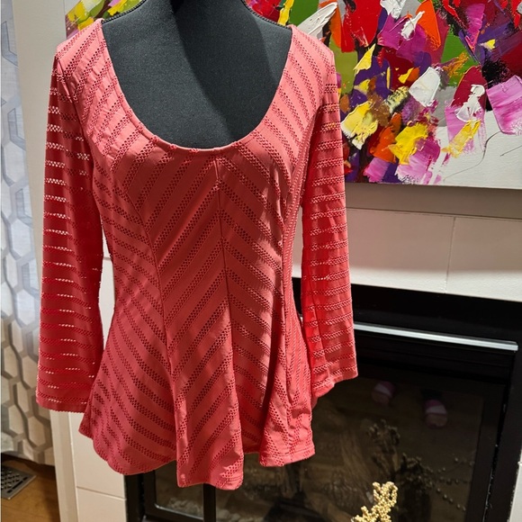 Guess Peplum 3/4 Sleeve Coral Pink Tunic. Ptp 17” height 25” - Picture 1 of 5